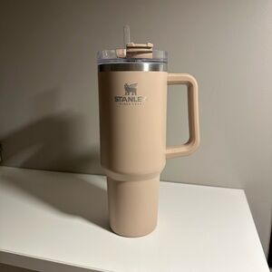 Discontinued Driftwood H2.0 FlowState Stanley Tumbler